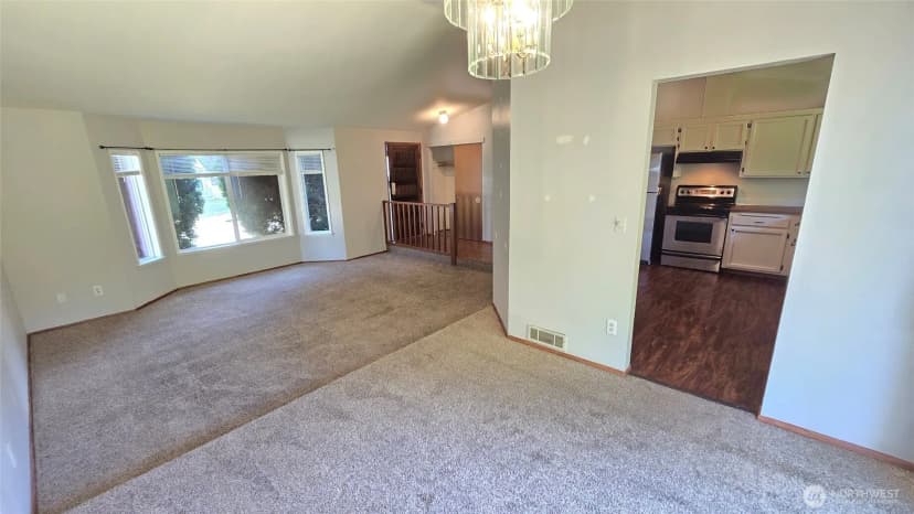 Property photo for 73 Nw Roeder Drive, Oak Harbor photo 9