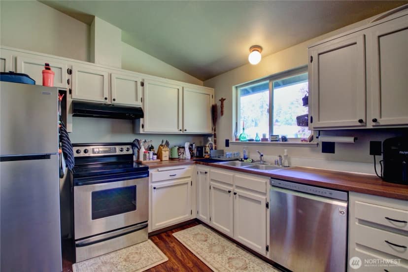 Property photo for 73 Nw Roeder Drive, Oak Harbor photo 6