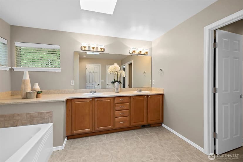 Property photo for 24931 234th Place Se, Maple Valley photo 28