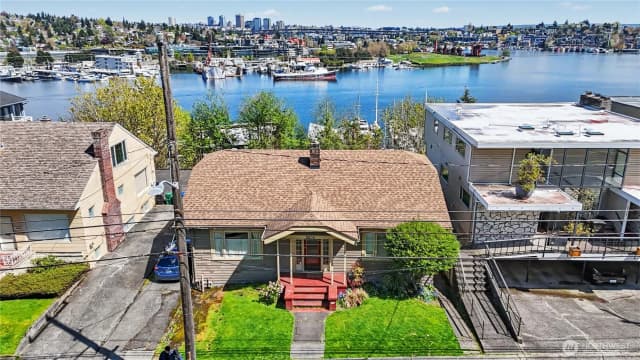 Property photo for 2538 2540 Dexter Avenue N, Seattle photo 5