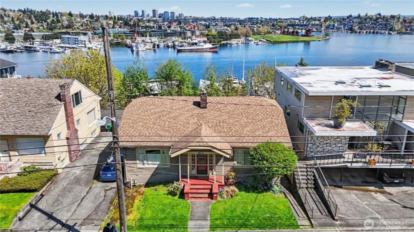 Property photo for 2538 2540 Dexter Avenue N, Seattle photo 5