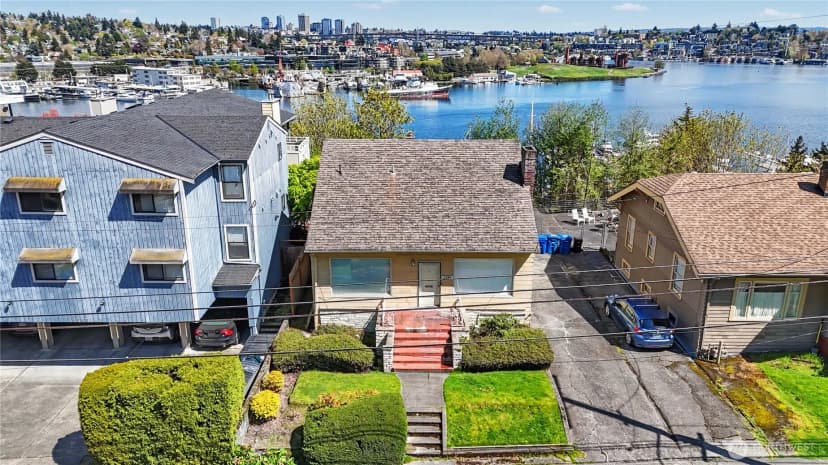 Property photo for 2538 2540 Dexter Avenue N, Seattle photo 6
