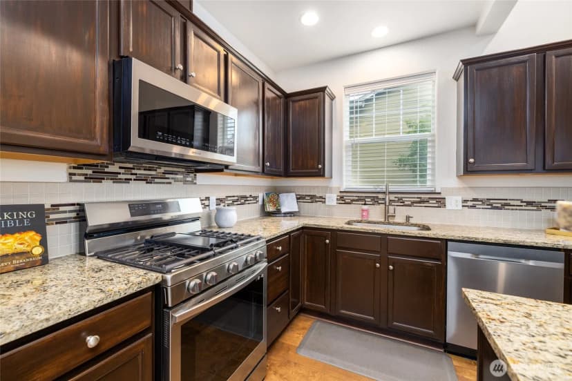 Property photo for 1820 Barnum Lane, Burlington photo 5