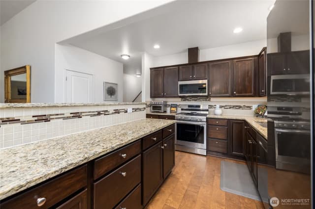 Property photo for 1820 Barnum Lane, Burlington photo 4