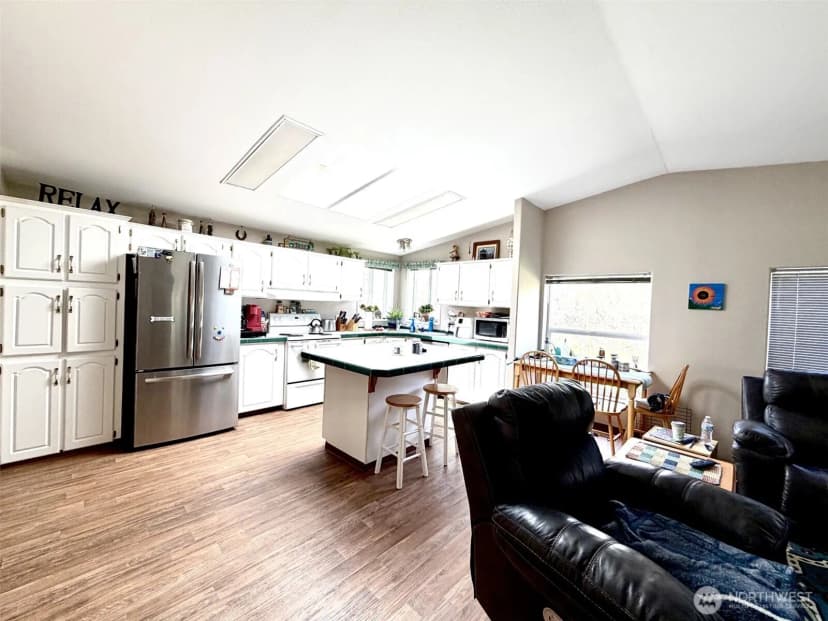 Property photo for 305 Godsey Ln, Long Beach photo 11