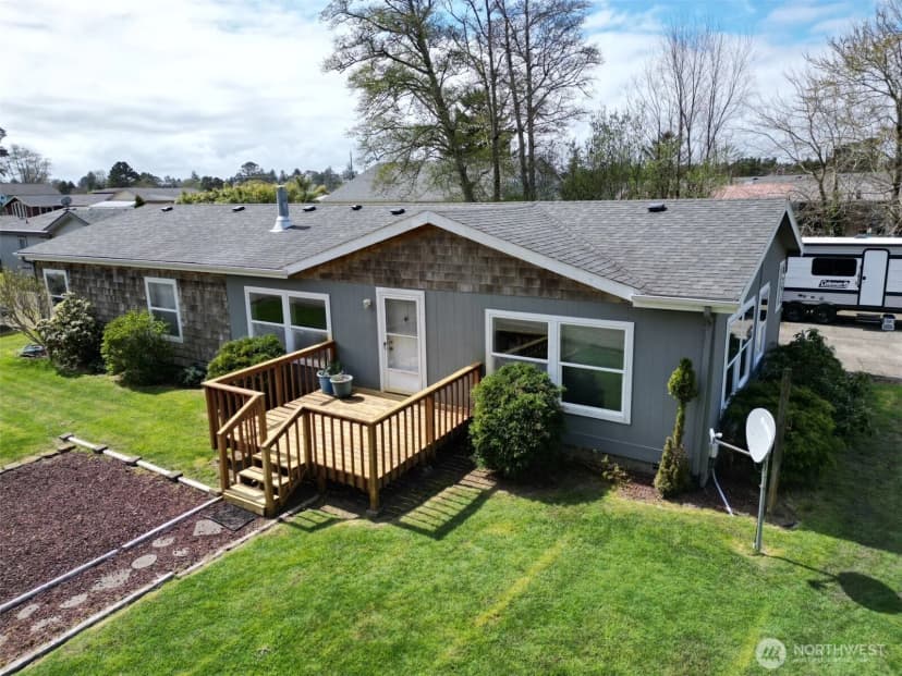 Property photo for 305 Godsey Ln, Long Beach