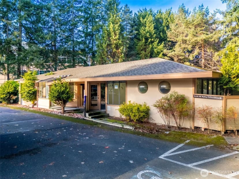 Property photo for 15700 Ne Bel-red Road, Bellevue photo 11