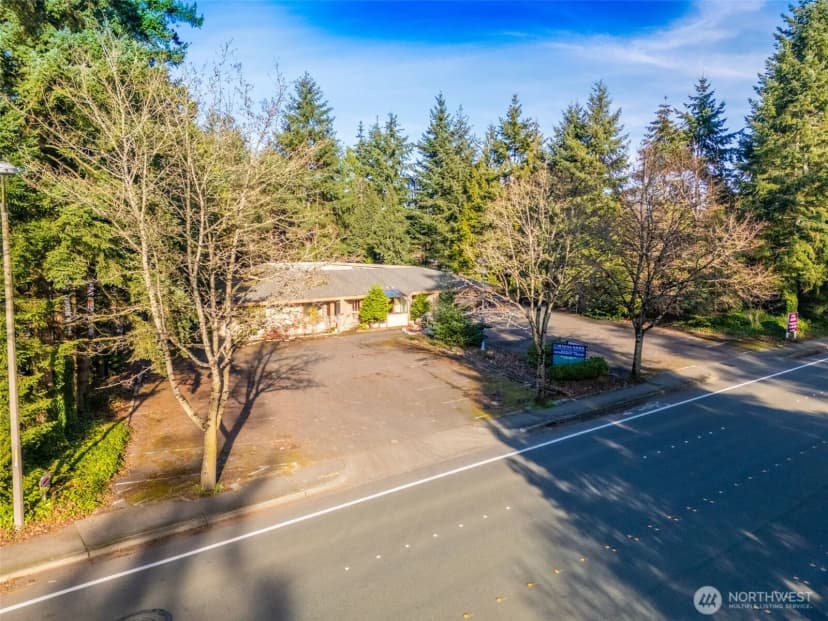 Property photo for 15700 Ne Bel-red Road, Bellevue photo 9