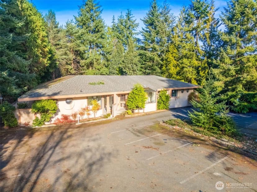 Property photo for 15700 Ne Bel-red Road, Bellevue photo 10