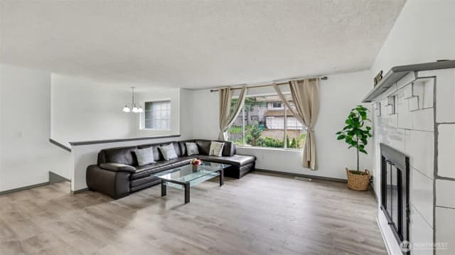 Property photo for 6005 S 116th Street, Seattle photo 3