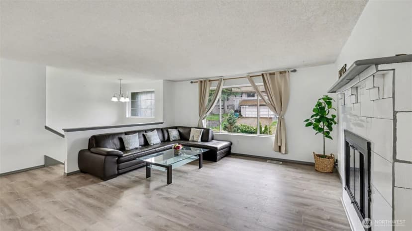 Property photo for 6005 S 116th Street, Seattle photo 3