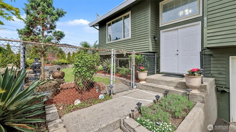 Property photo for 6005 S 116th Street, Seattle photo 2