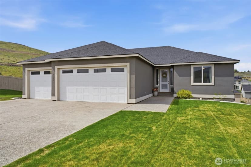 Property photo for 1075 Klamath Court, Richland photo 2