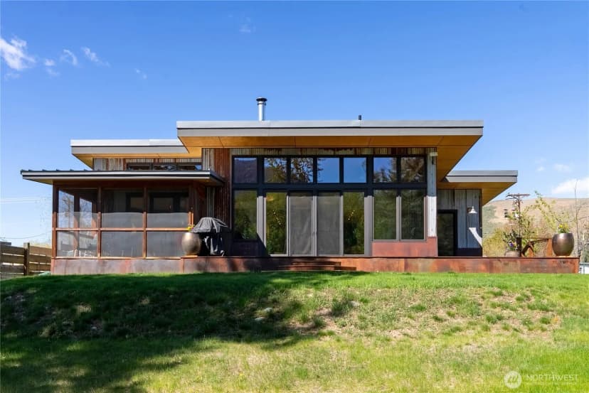 Property photo for 1013 Riverside Avenue, Twisp