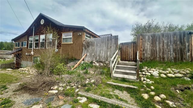 Property photo for 400 Bluff Street, Winthrop