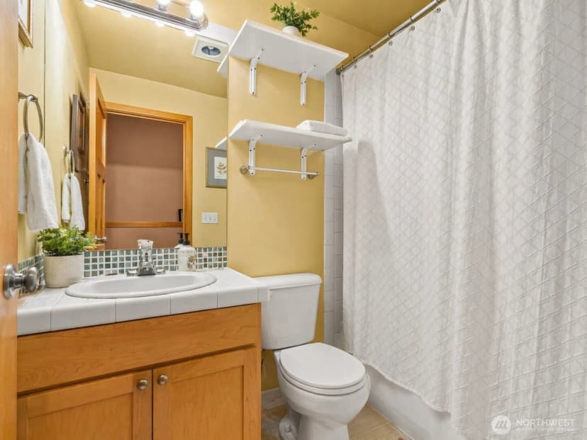 Property photo for 9010 18th Avenue Sw #b, Seattle photo 12