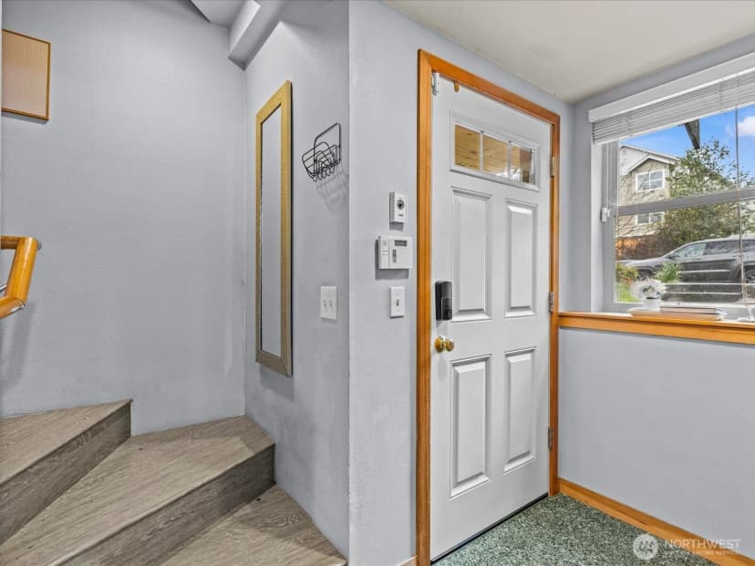 Property photo for 9010 18th Avenue Sw #b, Seattle photo 4