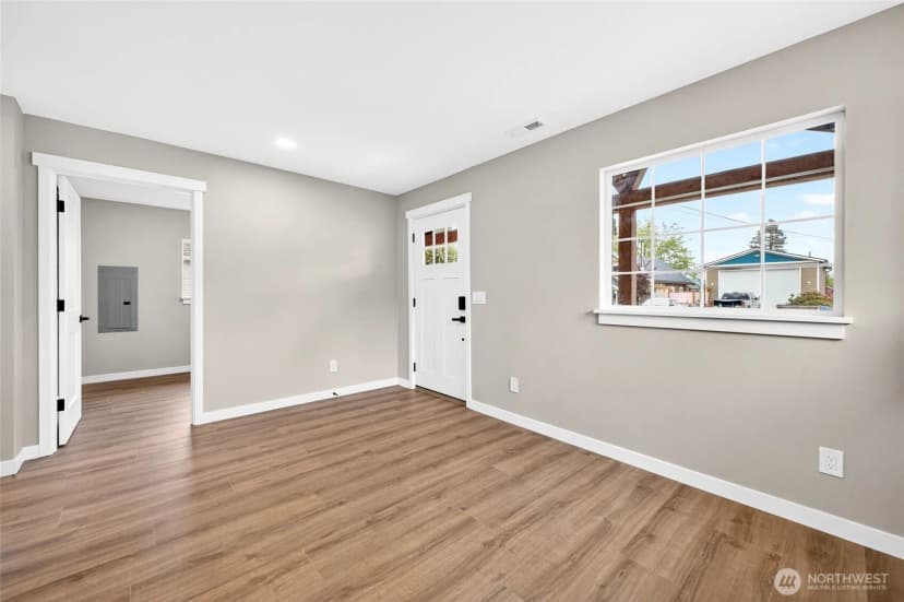 Property photo for 307 Bridge Street Se, Orting photo 5