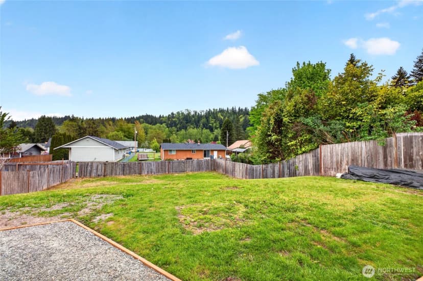 Property photo for 307 Bridge Street Se, Orting photo 20