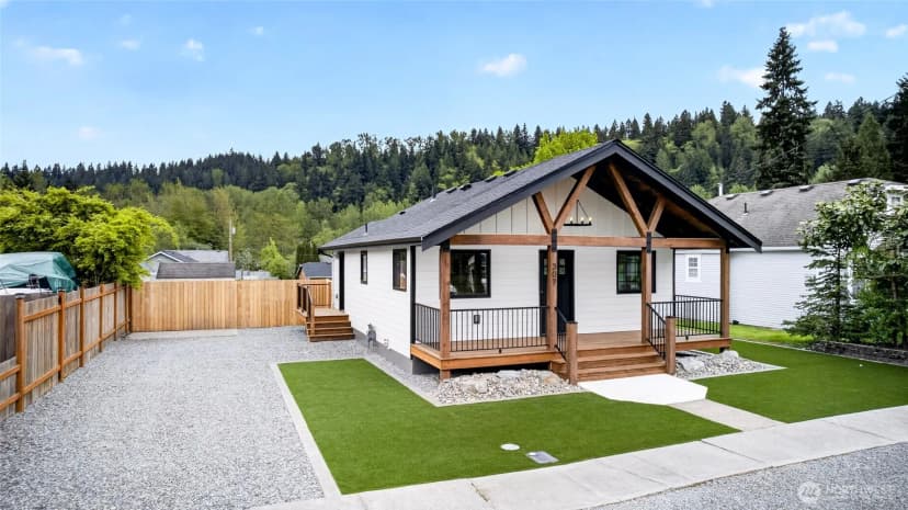 Property photo for 307 Bridge Street Se, Orting photo 2