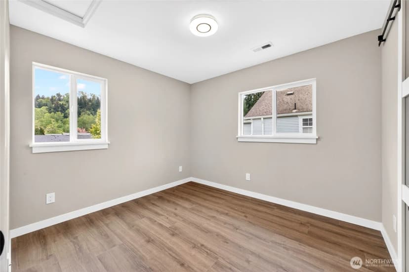 Property photo for 307 Bridge Street Se, Orting photo 11