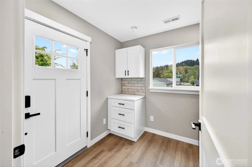 Property photo for 307 Bridge Street Se, Orting photo 16