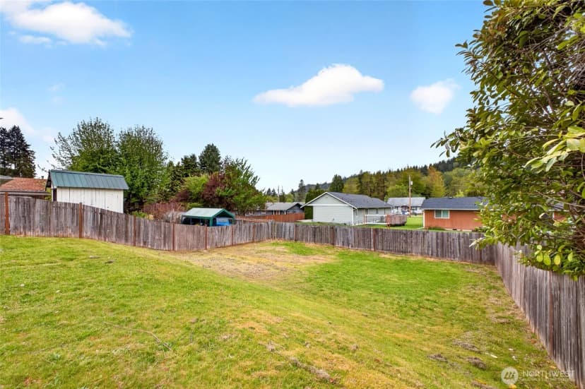 Property photo for 307 Bridge Street Se, Orting photo 21