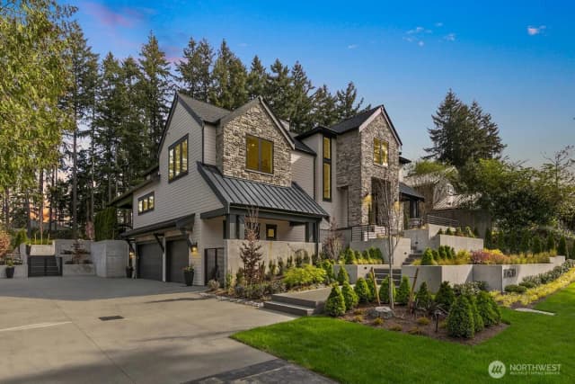 Property photo for 10630 Se 22nd Street, Bellevue
