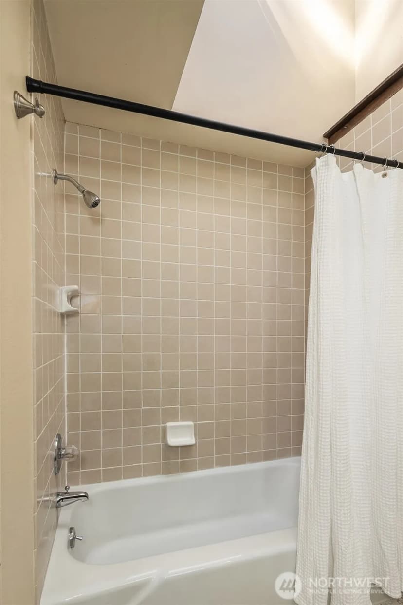 Property photo for 14714 Ne 10th Street, Bellevue photo 27