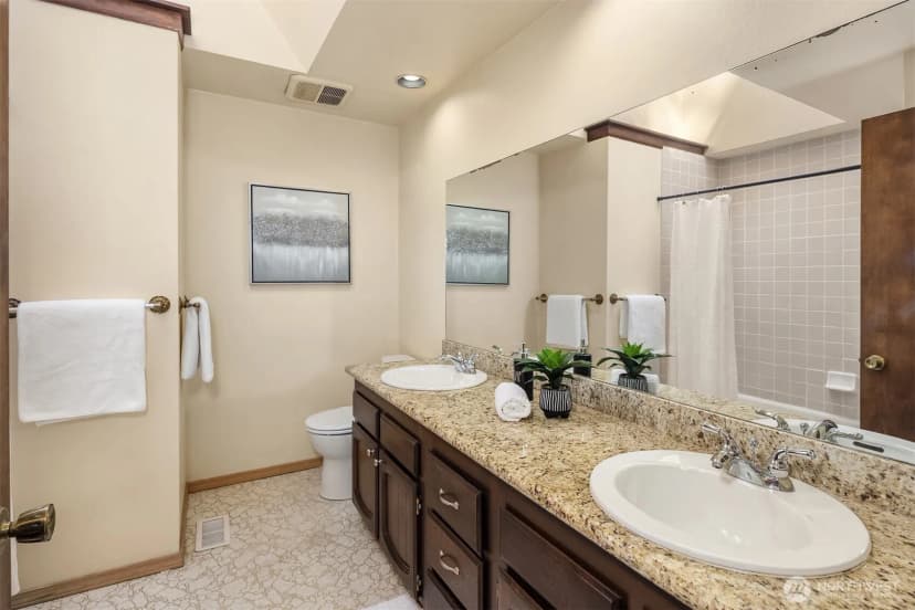 Property photo for 14714 Ne 10th Street, Bellevue photo 26