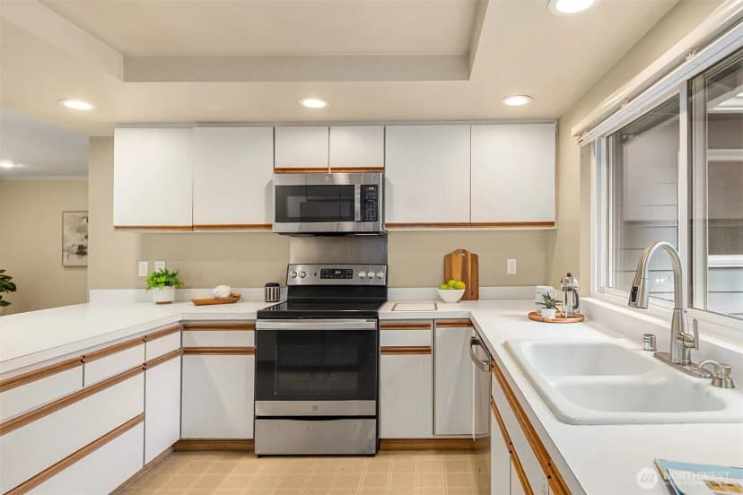 Property photo for 14714 Ne 10th Street, Bellevue photo 12