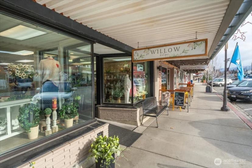 Property photo for 131 E Woodin Avenue, Chelan