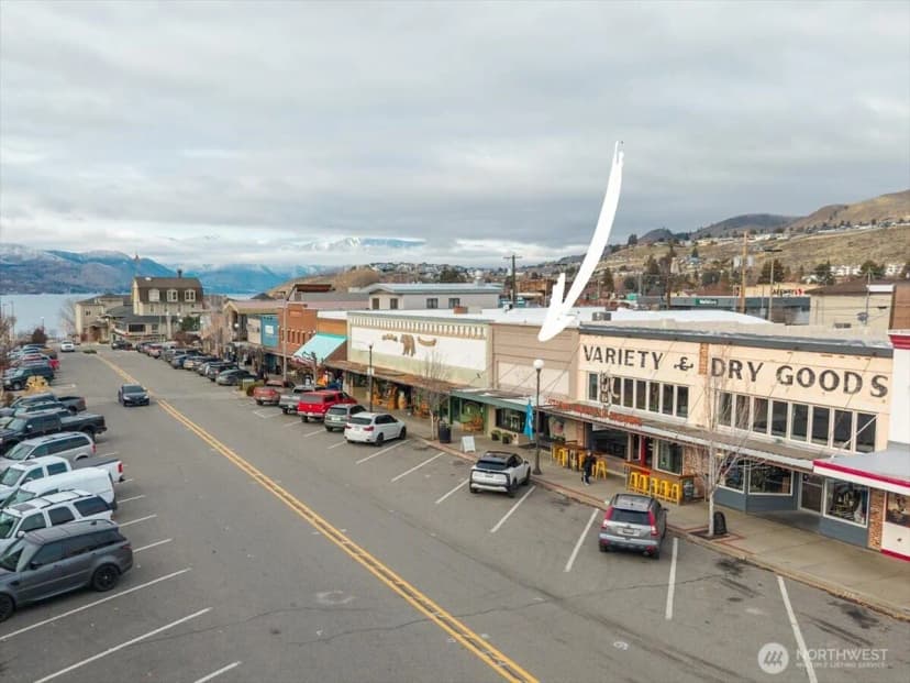 Property photo for 131 E Woodin Avenue, Chelan photo 4