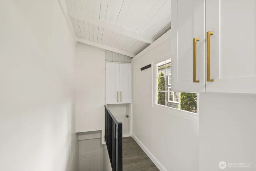 Property photo for 10040 Dekoven Drive Sw, Lakewood photo 27