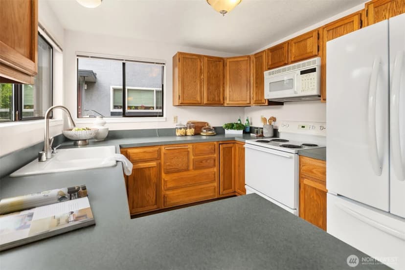 Property photo for 7518 24th Avenue Nw #201, Seattle photo 12