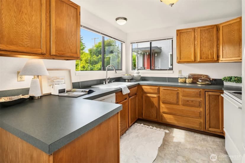 Property photo for 7518 24th Avenue Nw #201, Seattle photo 11