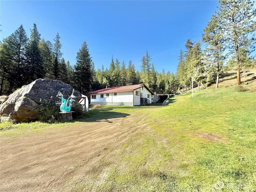 Property photo for 1092 Aeneas Valley Road, Tonasket photo 9