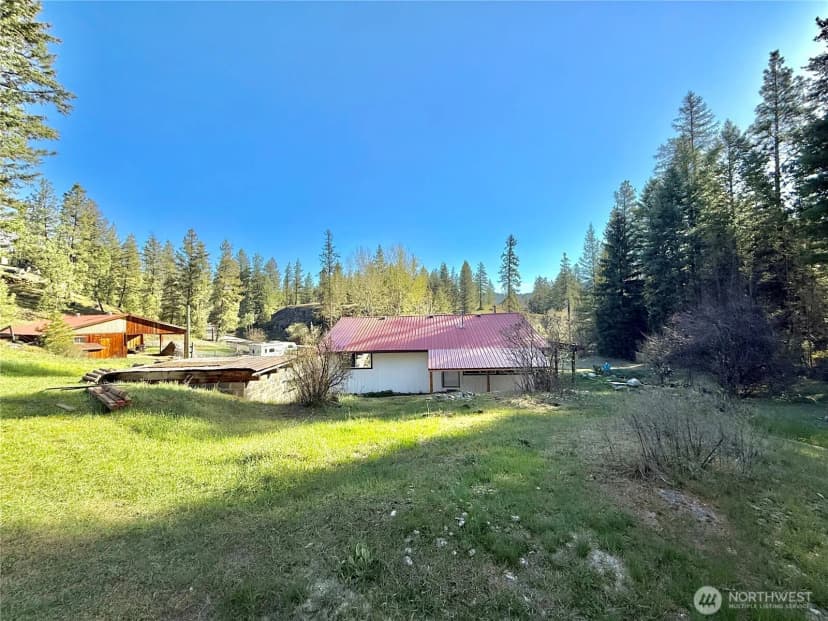 Property photo for 1092 Aeneas Valley Road, Tonasket photo 6