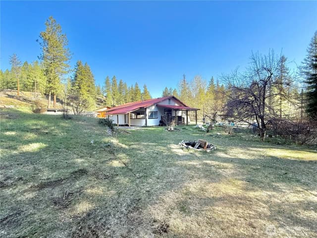 Property photo for 1092 Aeneas Valley Road, Tonasket photo 3