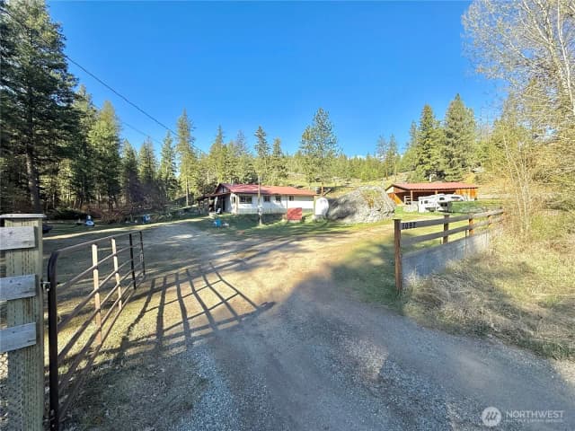 Property photo for 1092 Aeneas Valley Road, Tonasket photo 2