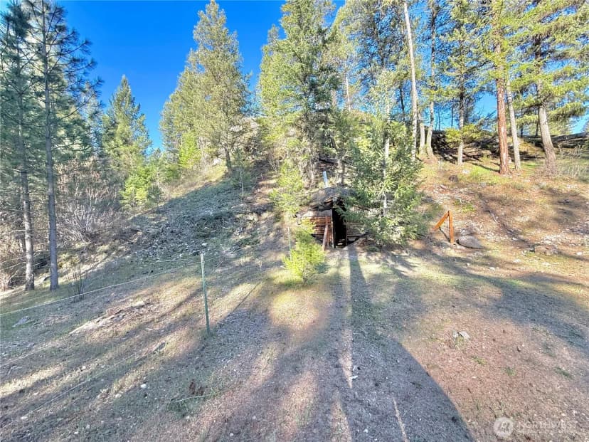 Property photo for 1092 Aeneas Valley Road, Tonasket photo 16