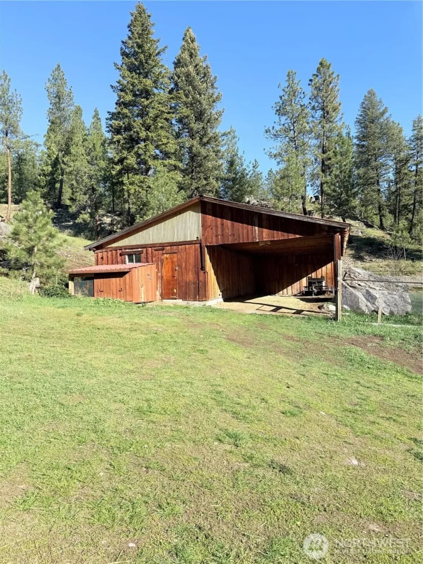 Property photo for 1092 Aeneas Valley Road, Tonasket photo 18