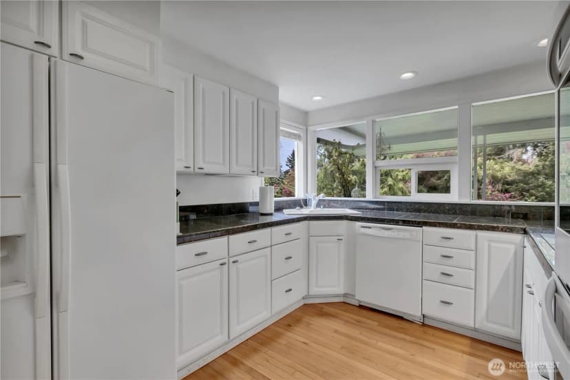 Property photo for 258 Sw 176th Place, Normandy Park photo 11