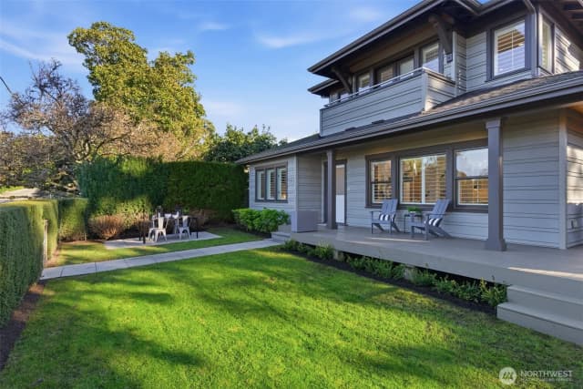 Property photo for 1204 6th Street W, Kirkland photo 3