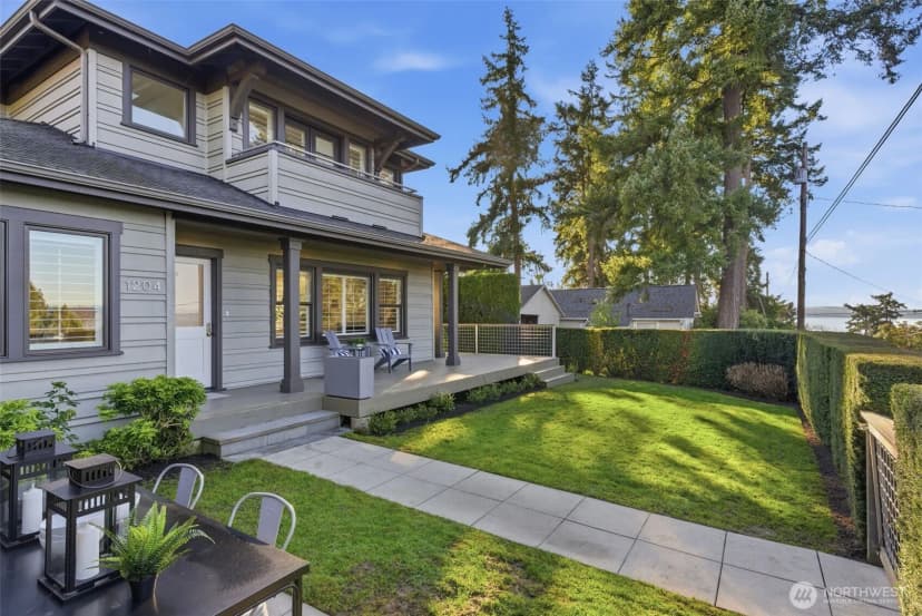 Property photo for 1204 6th Street W, Kirkland photo 2