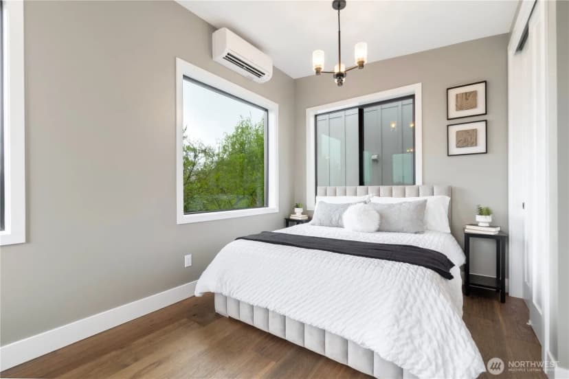 Property photo for 2528 27th Avenue W, Seattle photo 12