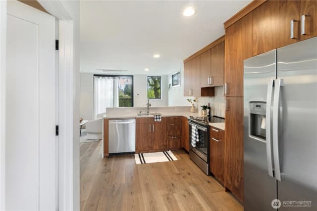 Property photo for 2528 27th Avenue W, Seattle photo 3