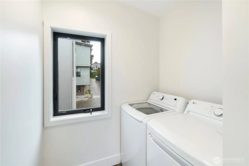 Property photo for 2528 27th Avenue W, Seattle photo 18