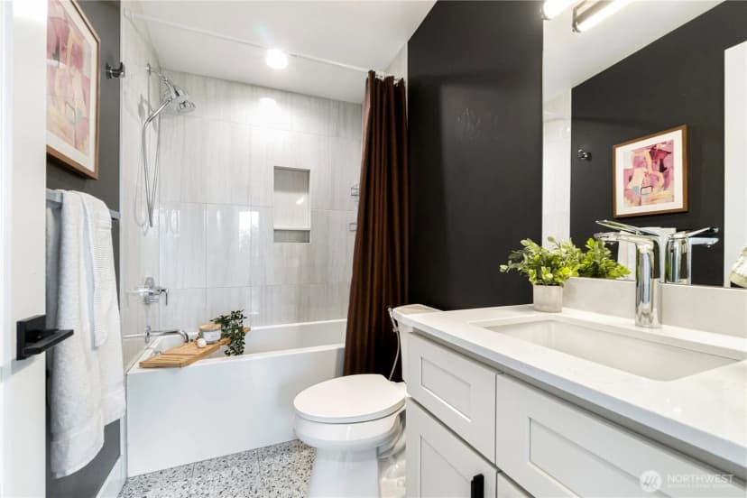 Property photo for 2528 27th Avenue W, Seattle photo 15