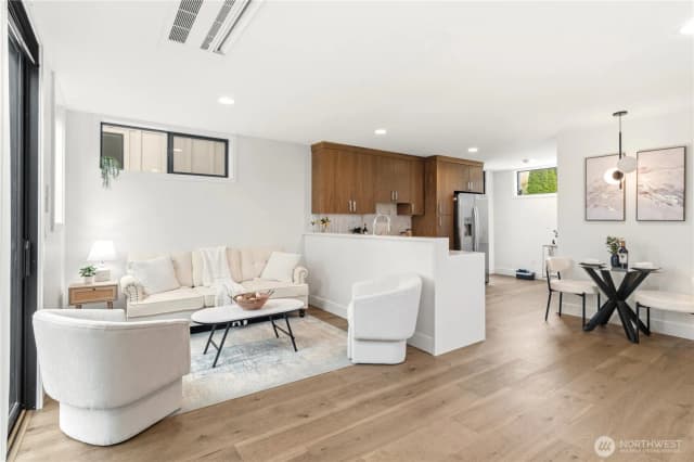 Property photo for 2528 27th Avenue W, Seattle photo 5